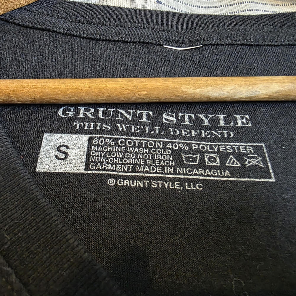 Grunt Style Black Tee with Patriotic Design - Picture 2 of 2